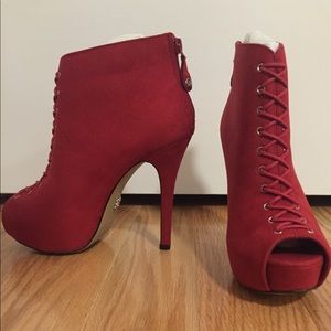 BRAND NEW ROCK & REPUBLIC SUEDE BOOTIES